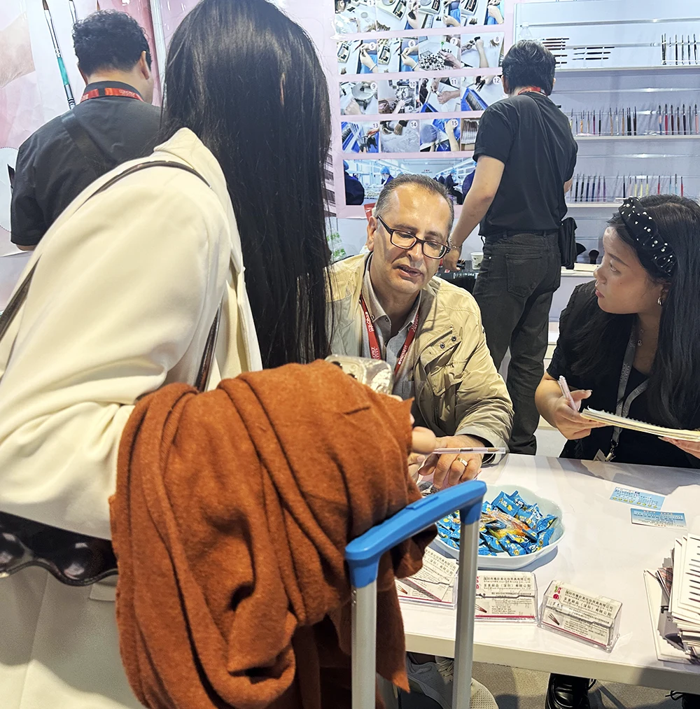 Ang Cosmoprof HK 2024, nakilala ang maraming mga brush ng kuko na luma at bagong mga freind.