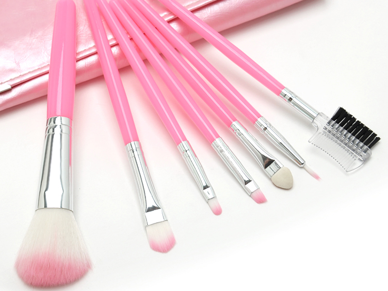 Tulad ng matalino sa iyo, alam mo ba kung anong makeup bristles ang mabuti?